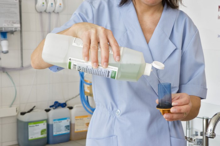 7516209 TASKI swingo 150 E Ультракомпактная вертикальная кабельная поломоечная машина