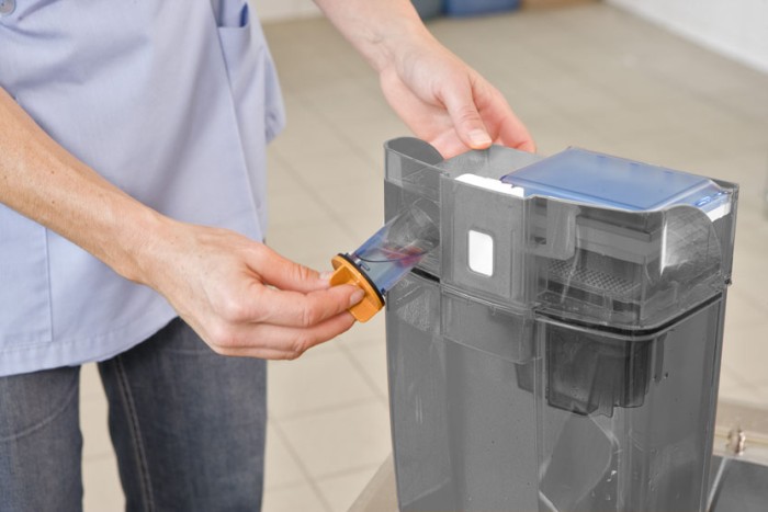 7516209 TASKI swingo 150 E Ультракомпактная вертикальная кабельная поломоечная машина