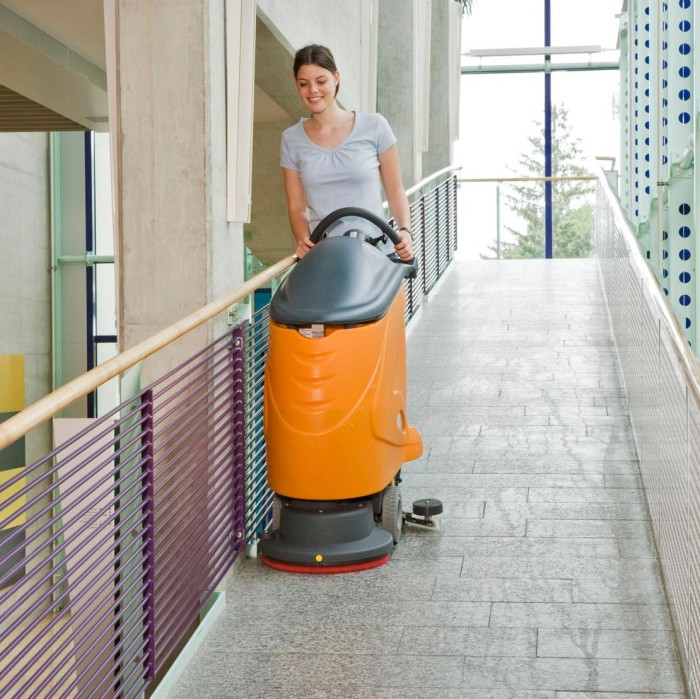 7516825 TASKI swingo 755 B Economy Батарейная поломоечная машина с дисковой щеткой