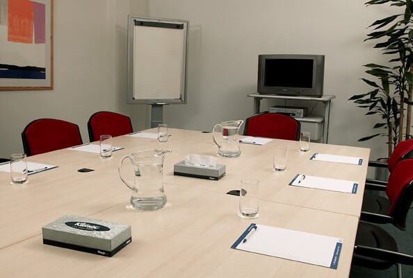 8835 Салфетки косметические для лица Kleenex, 21 кор. х 100 л, 21.5 × 18.6 см, двухслойные, белые, 30.8 г/м²